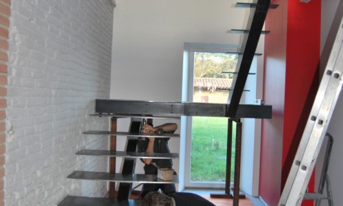 Reportage : escalier et marche acier